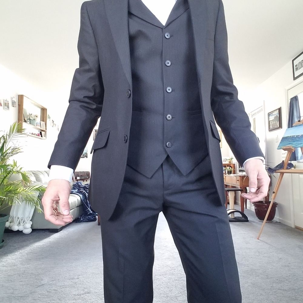 JF Ferrar Black Regular Fit Suit (J: 36s; P:30x30)